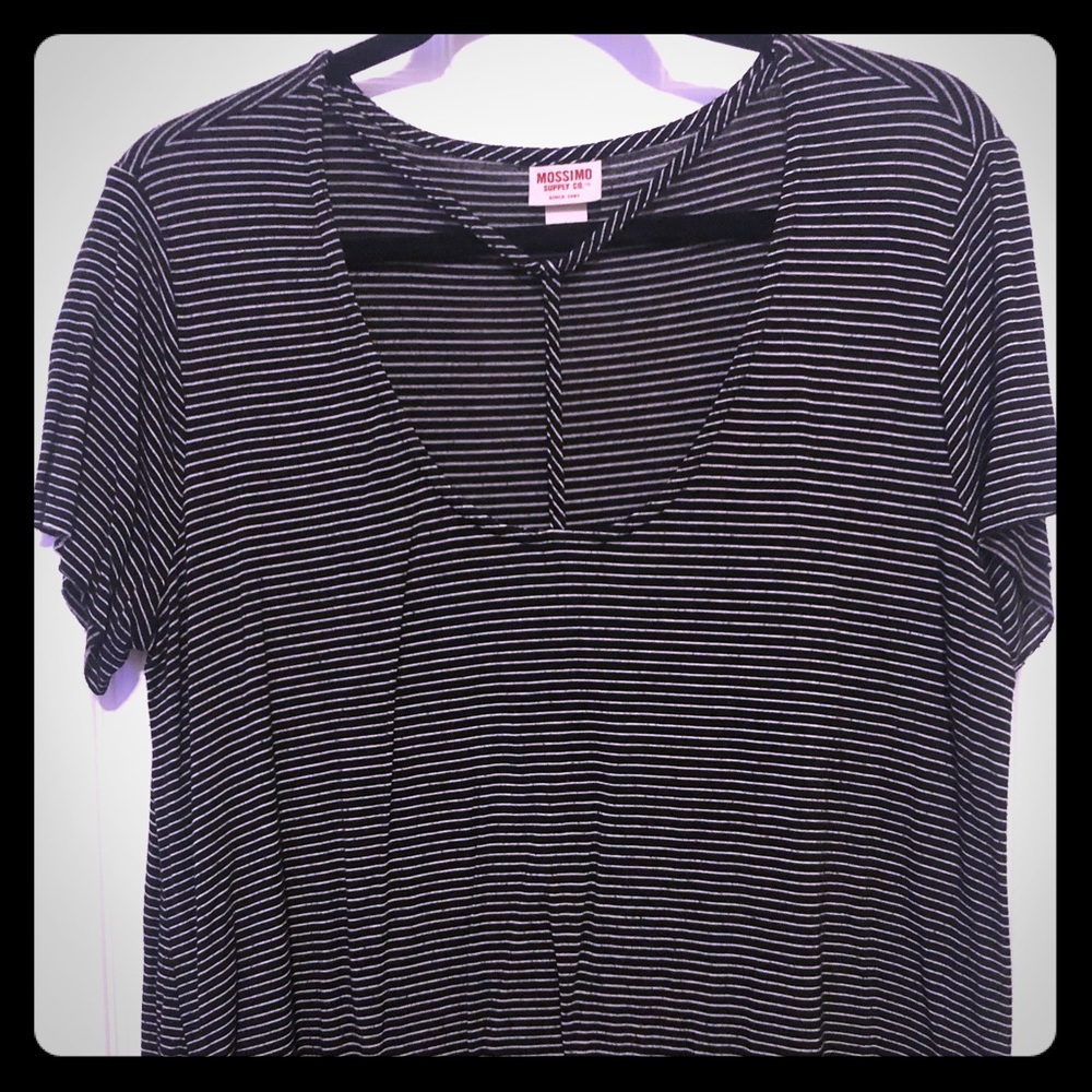 Black & white strappy short sleeved knit shirt